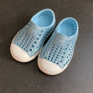 Light blue glitter native toddler shoes